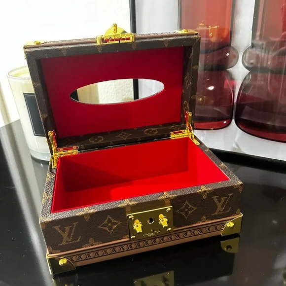 Brown Pattern Tissue Holder with Gold Accents for Coffee Table, Buffet Table - Picture 8 of 12